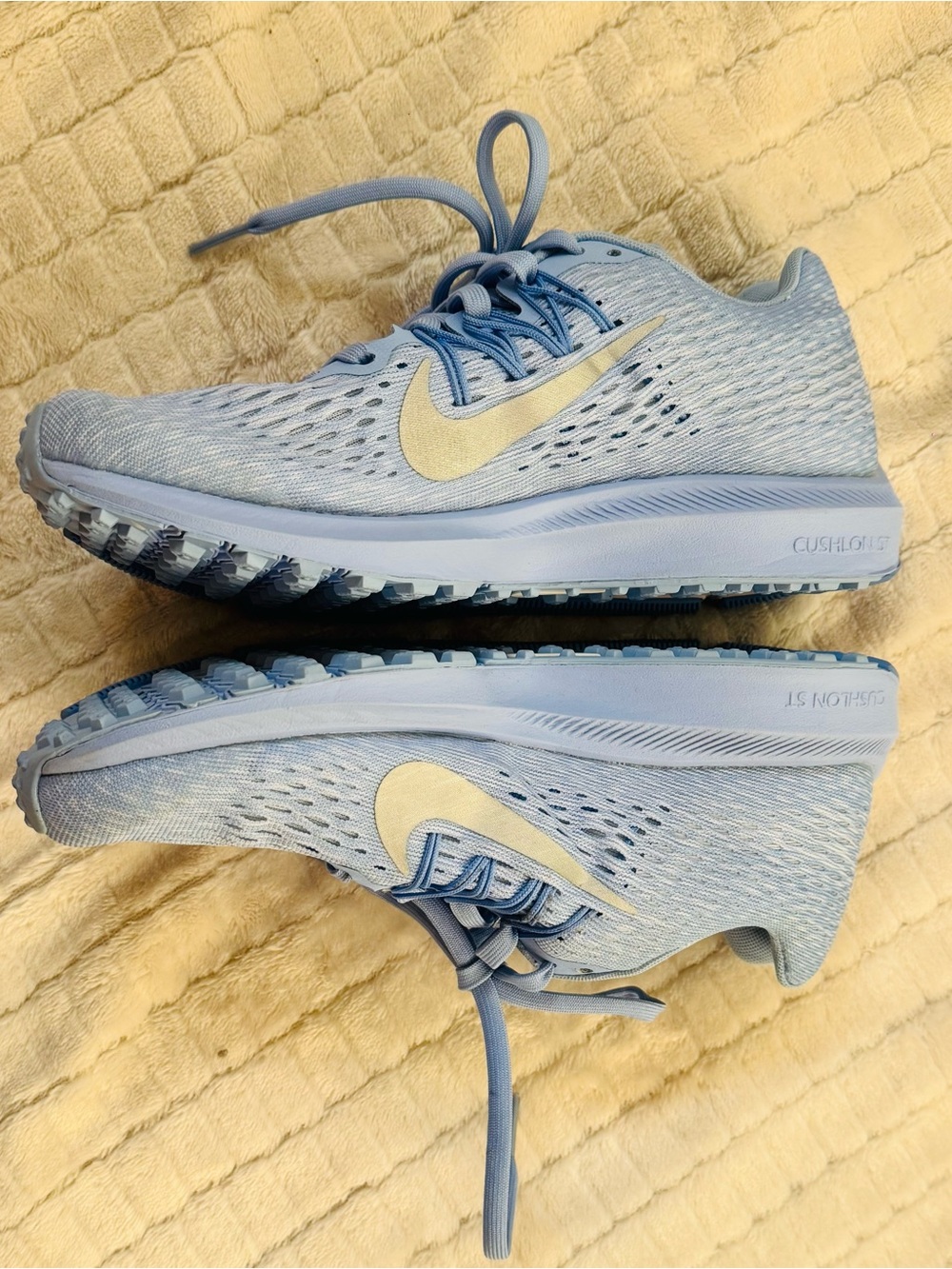 Nike Women’s Light Blue Sneakers